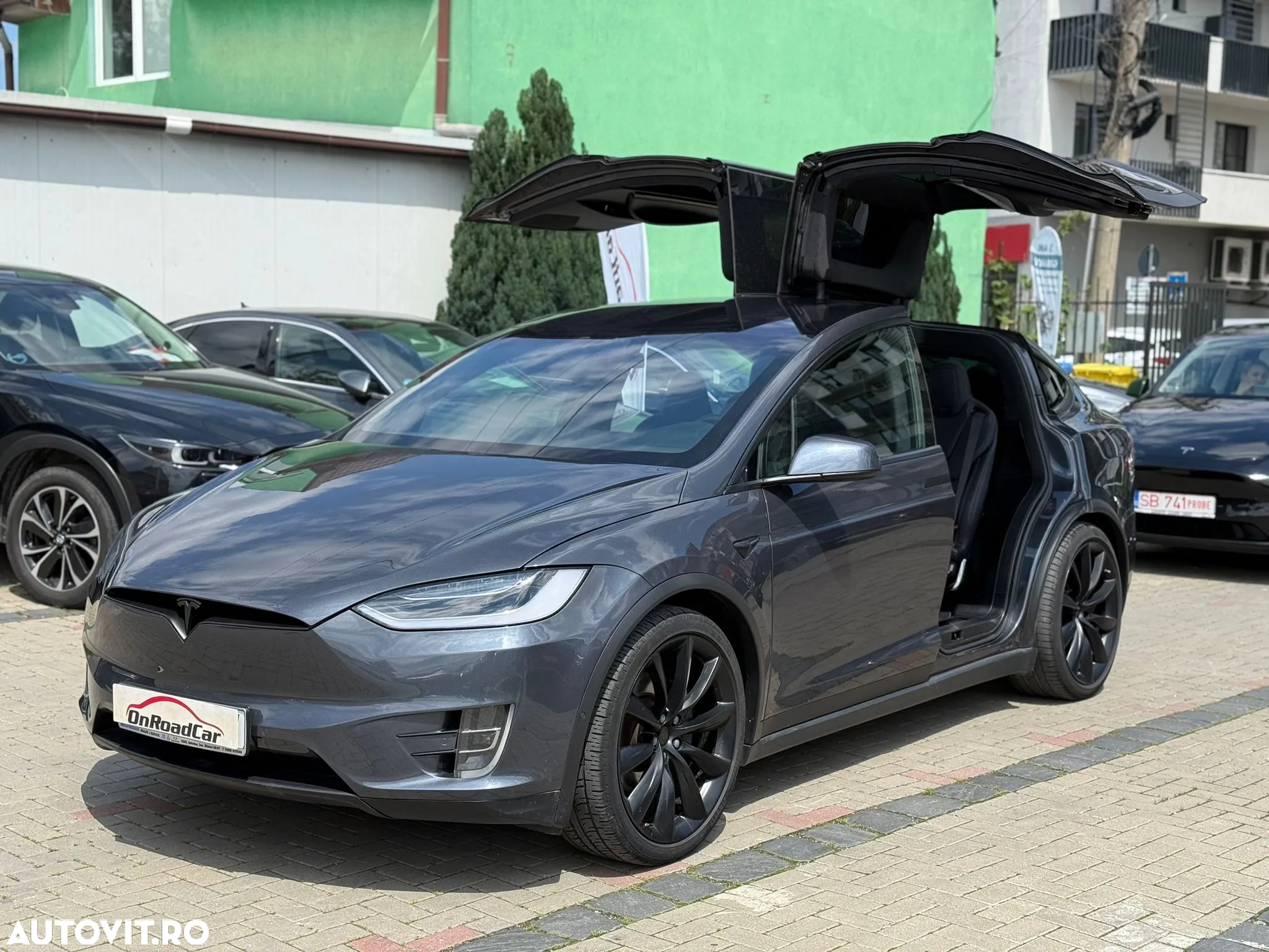 Tesla Model X - 14