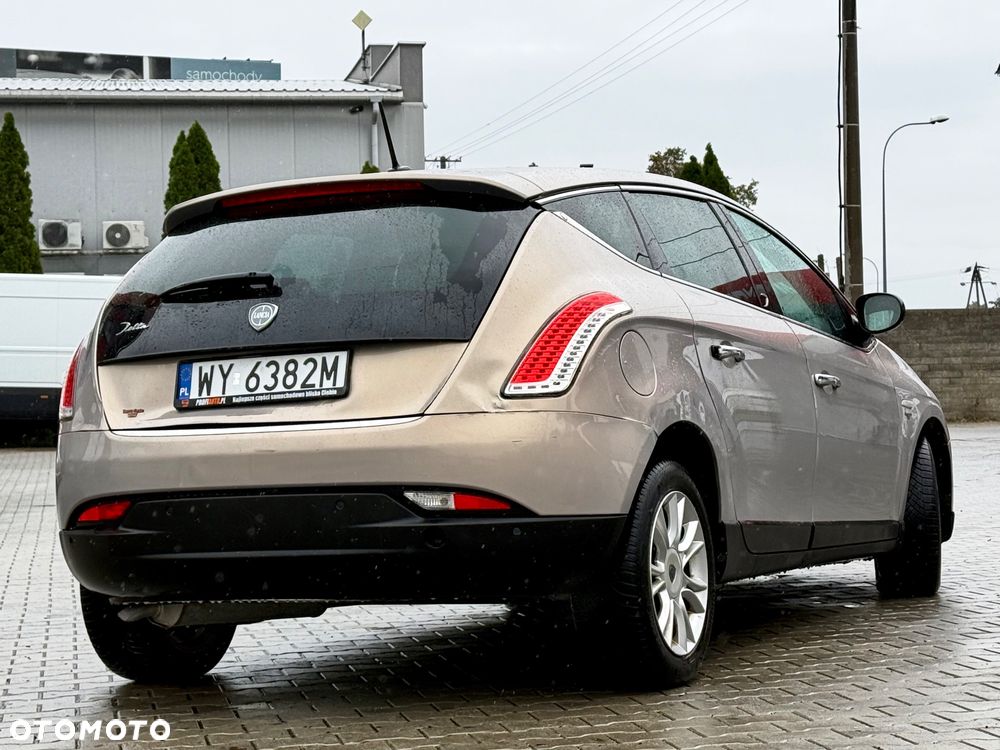 Lancia Delta 1.6 MJ Platino - 10
