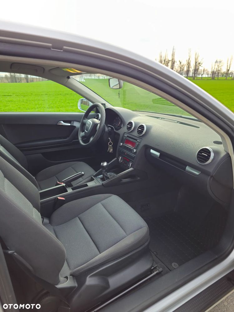 Audi A3 3-drzwiowe 1.6 TDI DPF Ambiente S tronic - 8