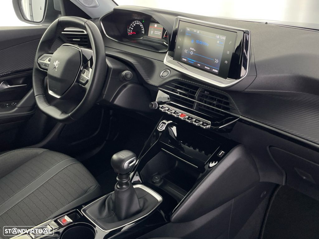 Peugeot 2008 1.2 PureTech Allure - 24