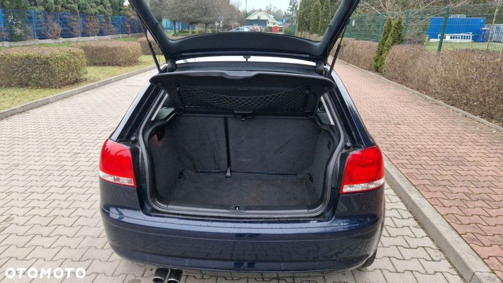 Audi A3 3-drzwiowe 2.0 FSI Attraction - 17