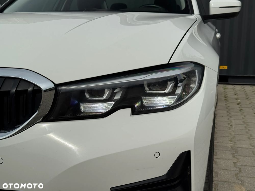 BMW Seria 3 320d xDrive - 12