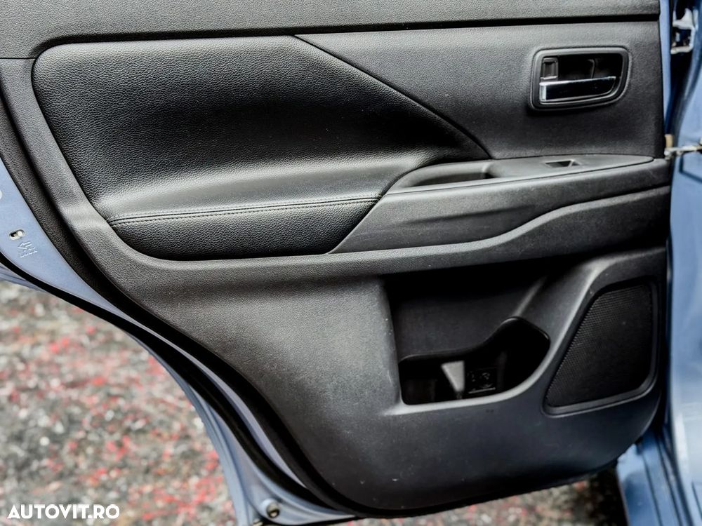 Mitsubishi Outlander - 26