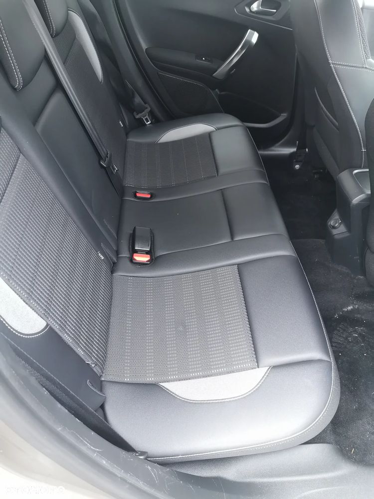 Peugeot 2008 BlueHDi 100 STOP & START Active - 11