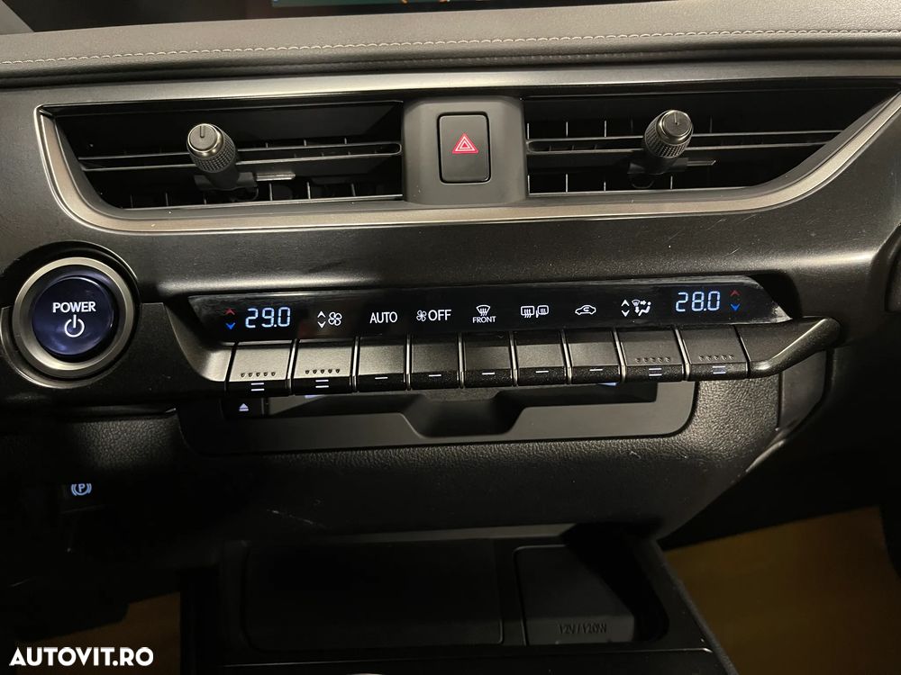 Lexus UX 250h Business Edition - 16