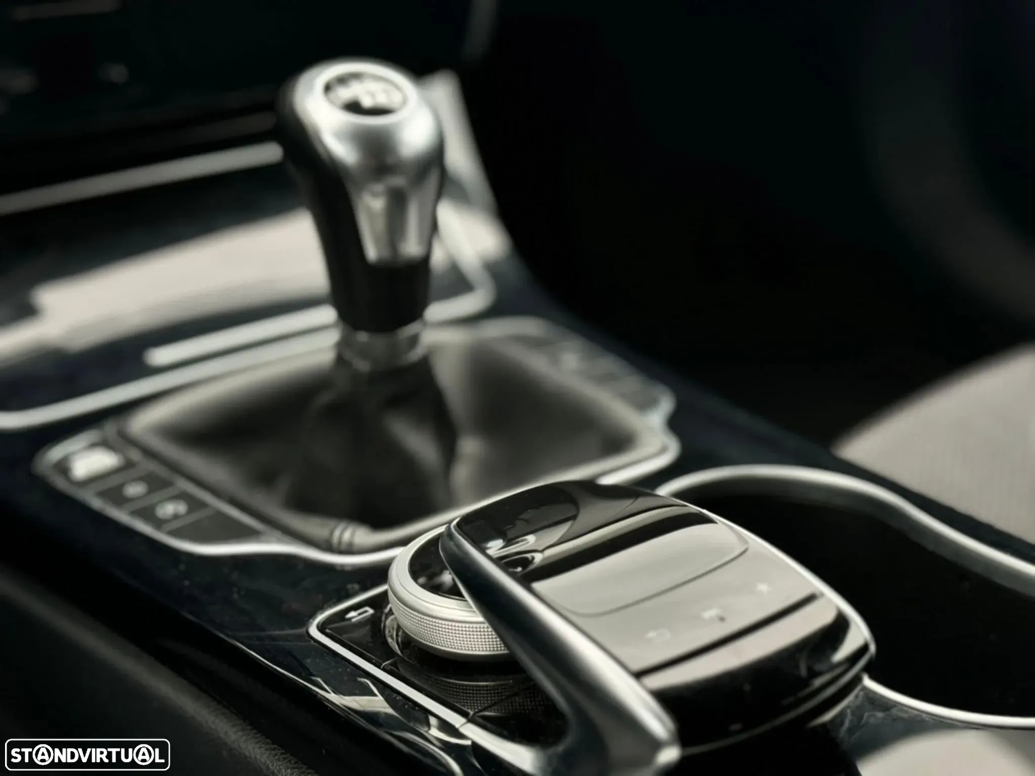Mercedes-Benz 220 - 8