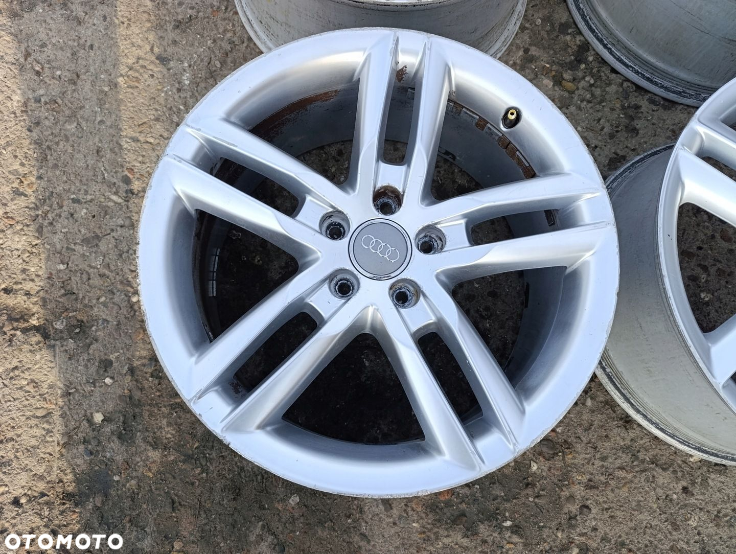 AUDI A4 B8 FELGI KOMPLET 8K0601025CC 8JX18 ET47 - 3