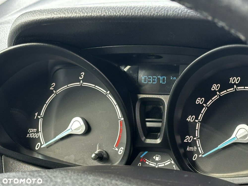 Ford Transit Courier - 14