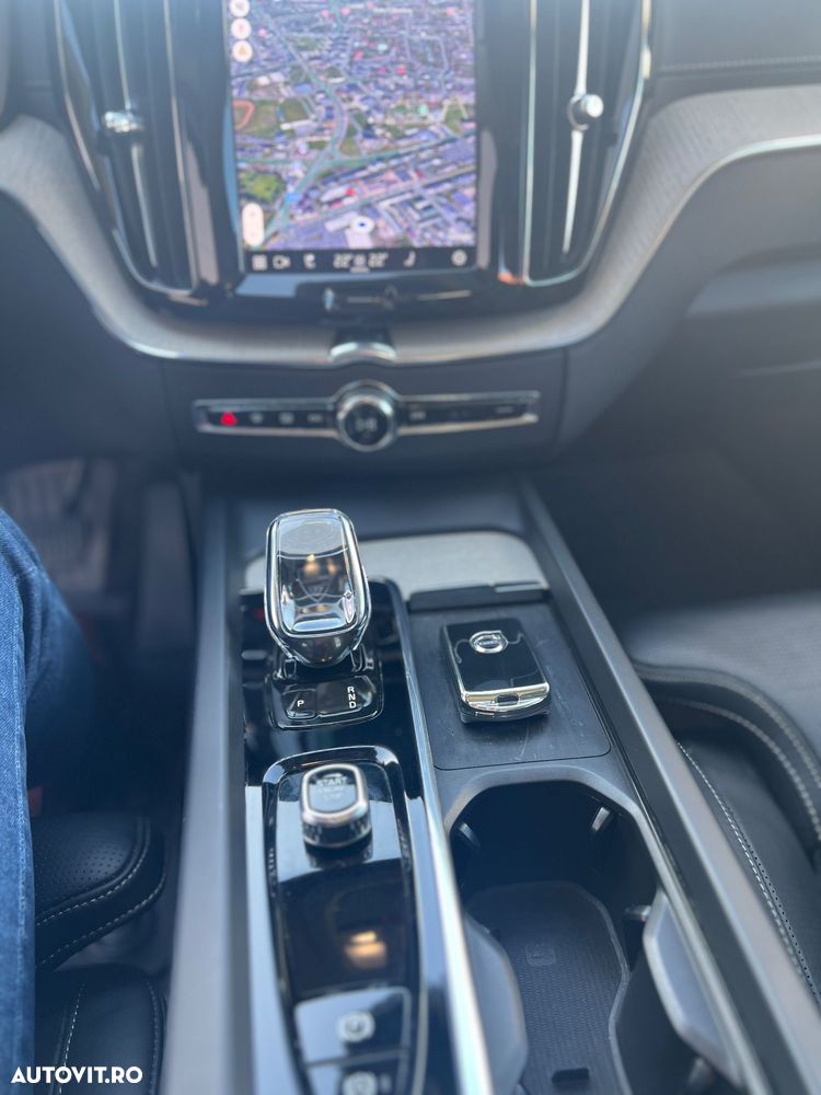 Volvo XC 60 T8 AWD Recharge Ultimate Dark - 11