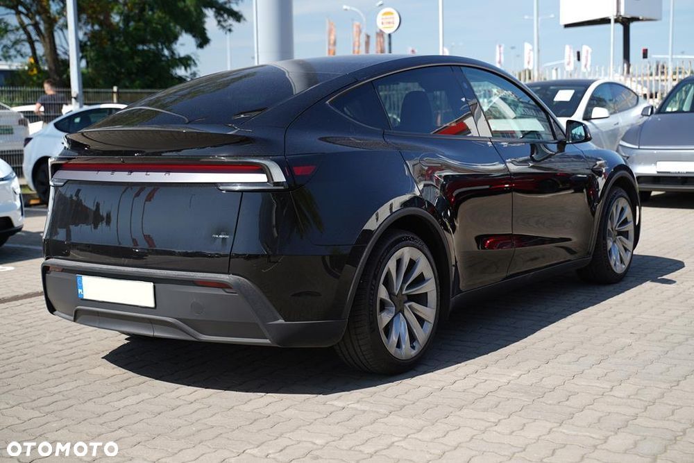 Tesla Y 83.1kWh Long Range AWD - 4
