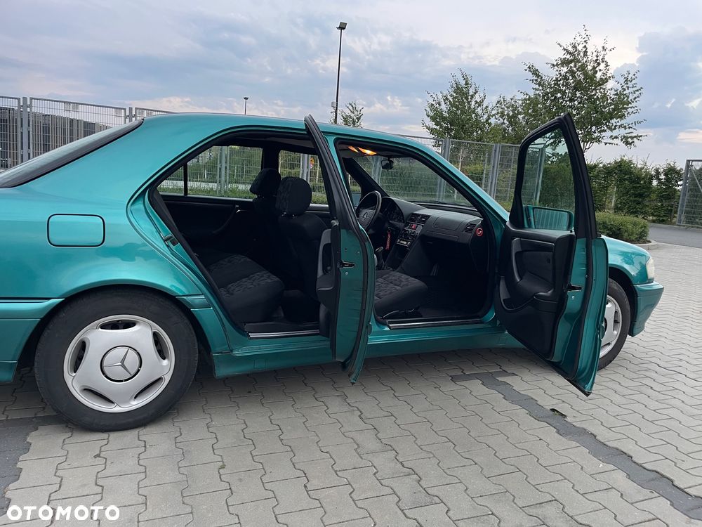 Mercedes-Benz Klasa C 220 T CDI Classic - 16