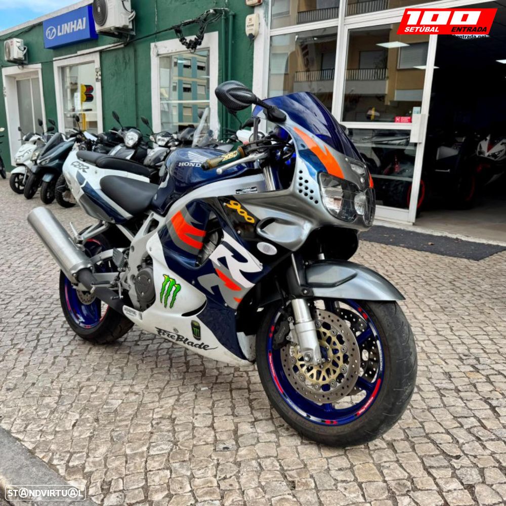 Honda CBR 900 RR - 26