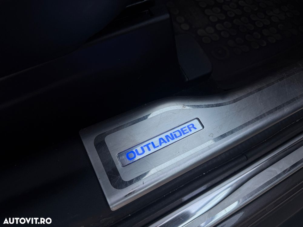 Mitsubishi Outlander - 11