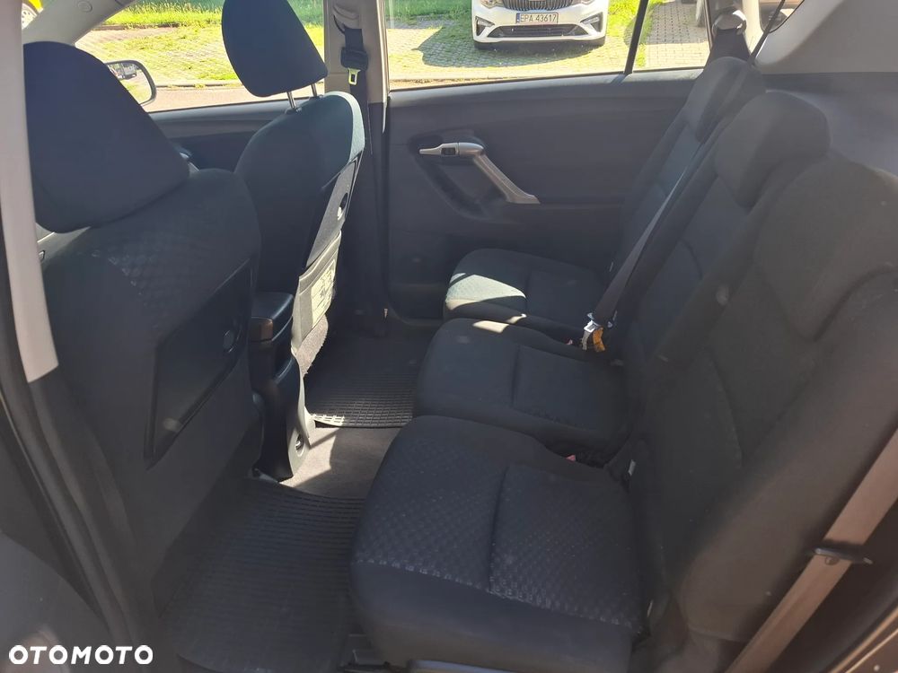 Toyota Verso 1.6 - 9