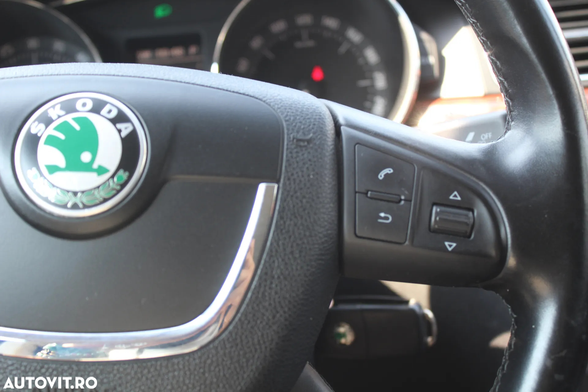 Skoda Superb 2.0 TDI Active DSG - 6