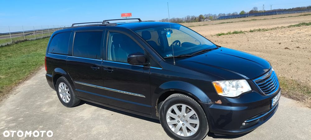 Chrysler Town & Country - 7