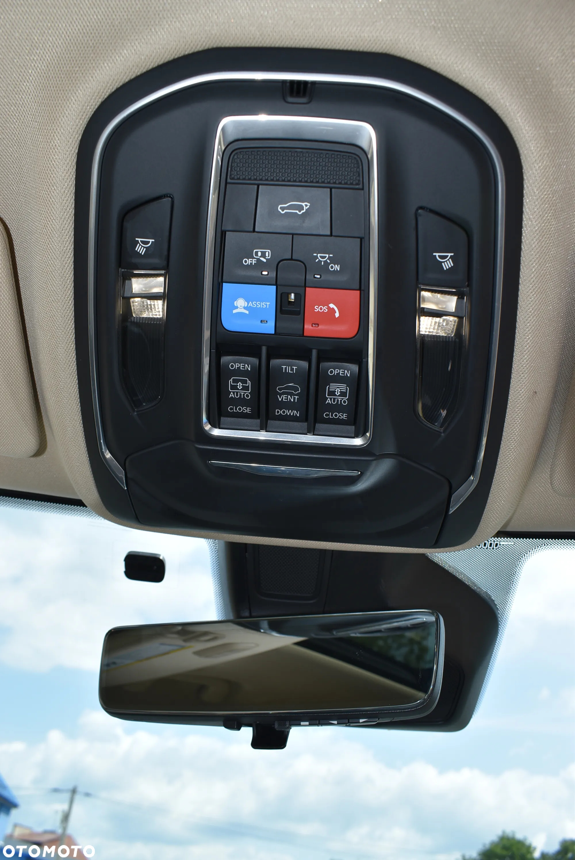 Jeep Grand Cherokee - 30