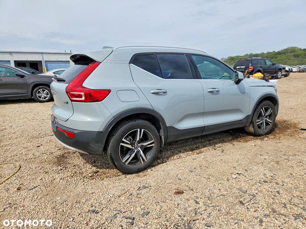 Volvo XC 40 T5 AWD Geartronic Momentum Pro - 4