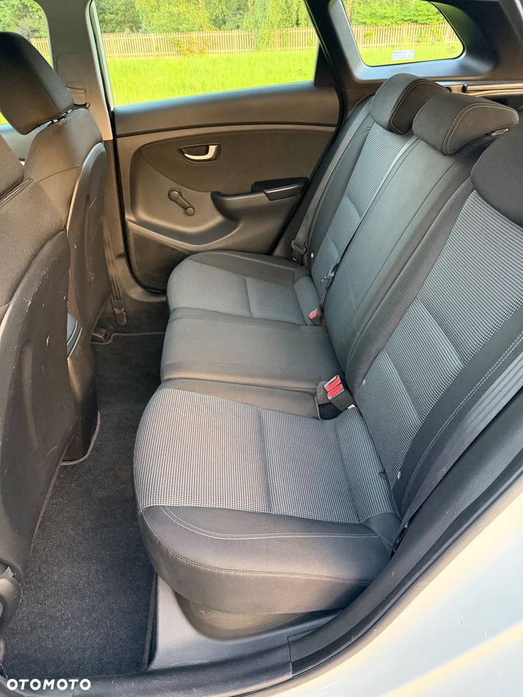Hyundai i30 1.6 D GO - 16