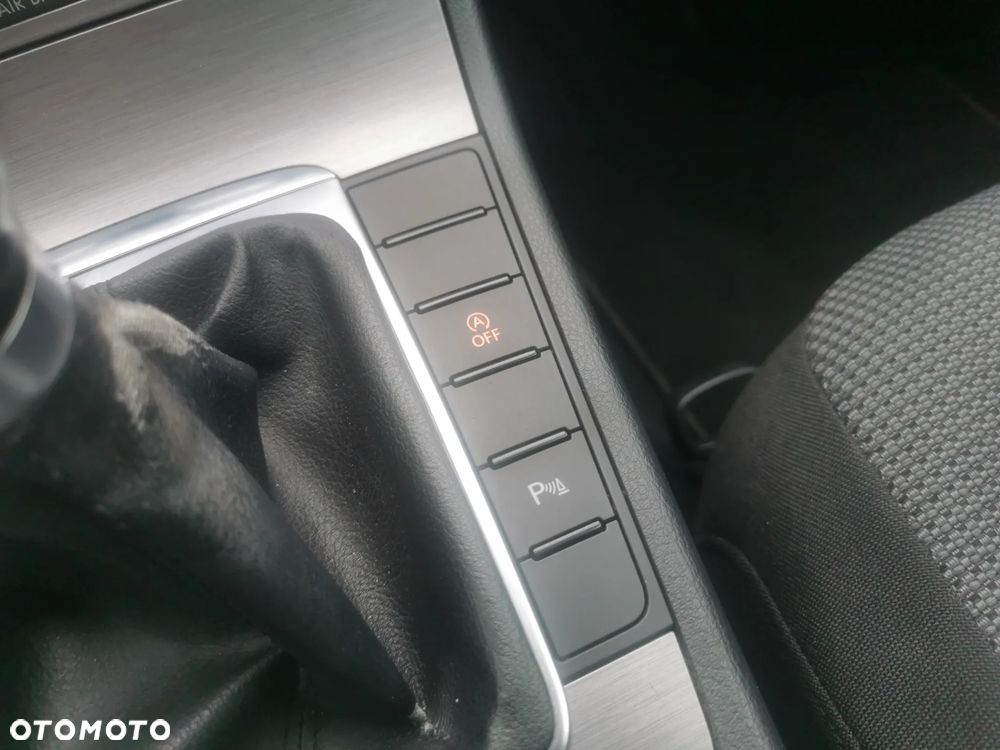 Volkswagen Passat Variant 2.0 Blue TDI SCR Highline - 19
