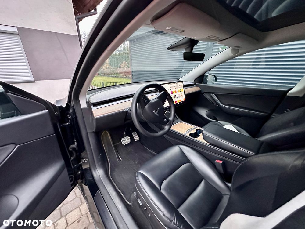 Tesla Y Performance Dual Motor AWD - 18