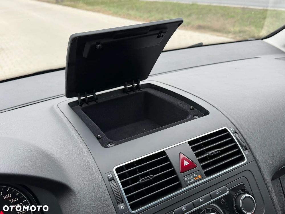 Volkswagen Touran - 32