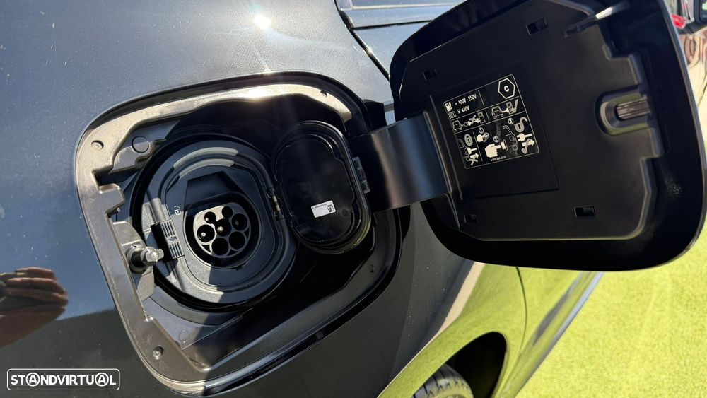 Mercedes-Benz A 250 e AMG Line - 17