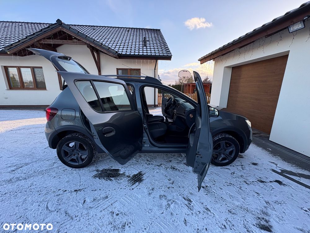 Dacia Sandero TCe 90 S&S Celebration - 16