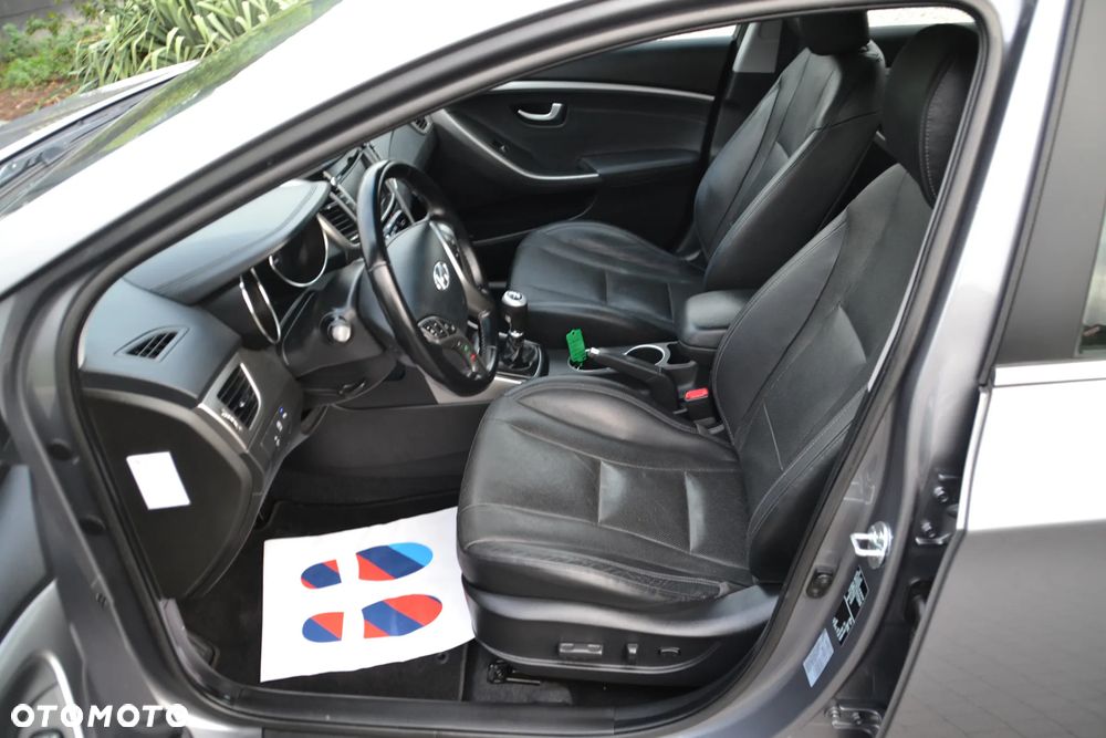 Hyundai i30 i30cw 1.6 Fifa World Cup Edition - 21