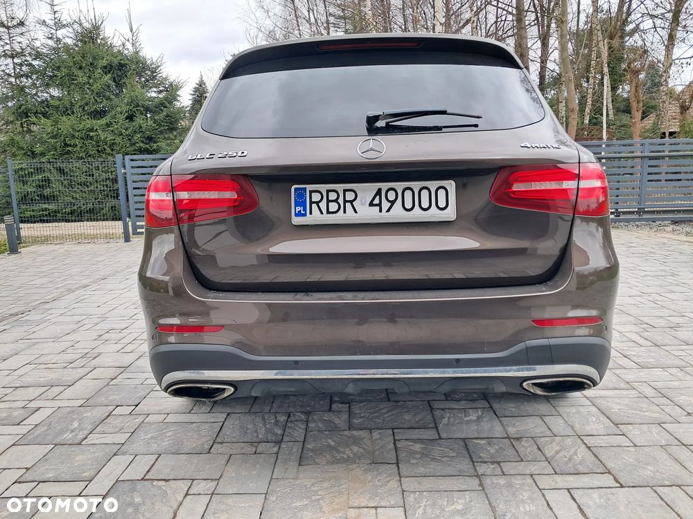 Mercedes-Benz GLC 250 4Matic 9G-TRONIC AMG Line - 4