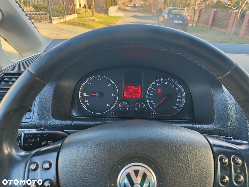 Volkswagen Touran 2.0 TDI DSG Highline - 15