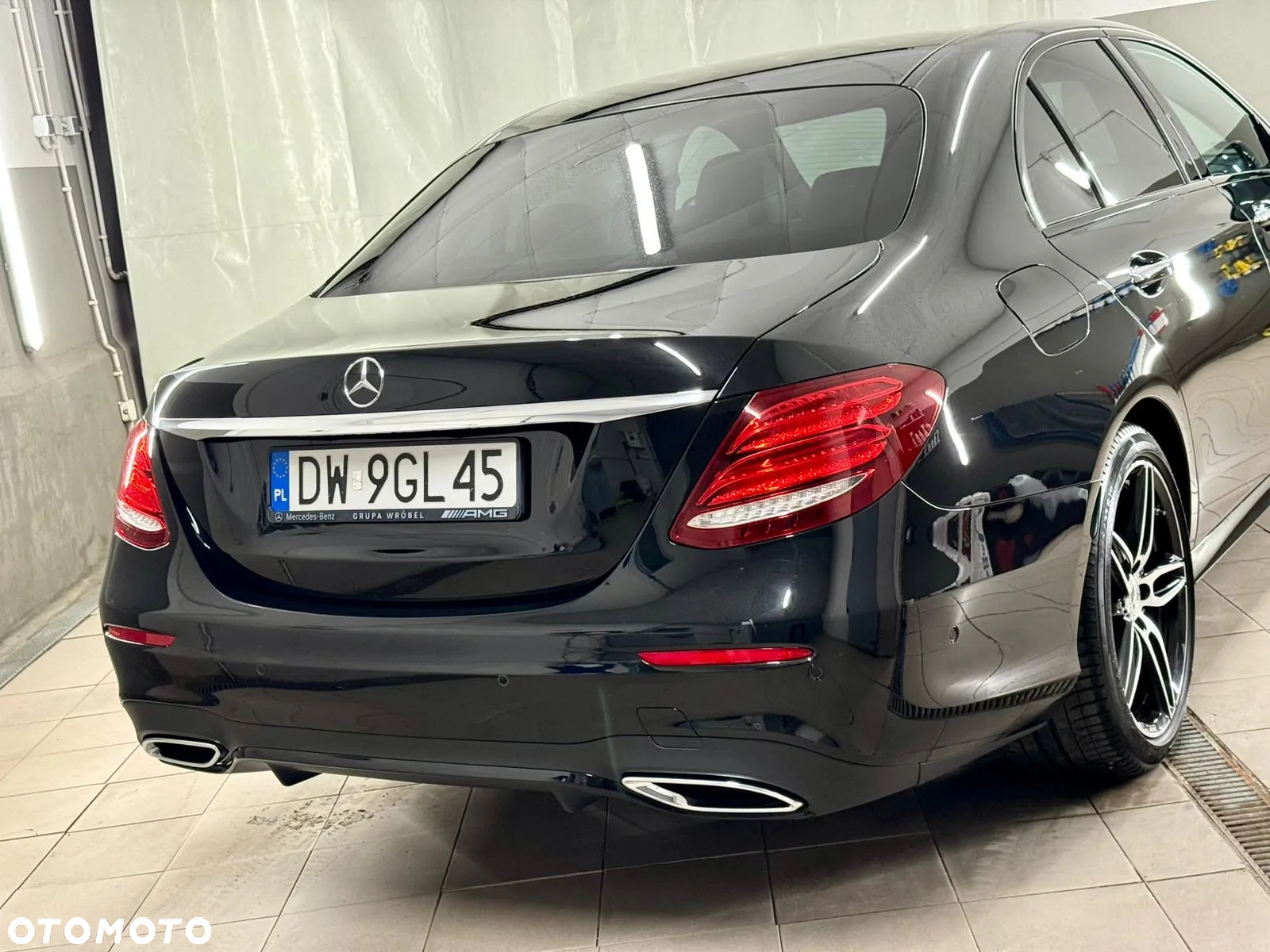 Mercedes-Benz Klasa E 220 d 4-Matic Business Edition 9G-TRONIC - 3