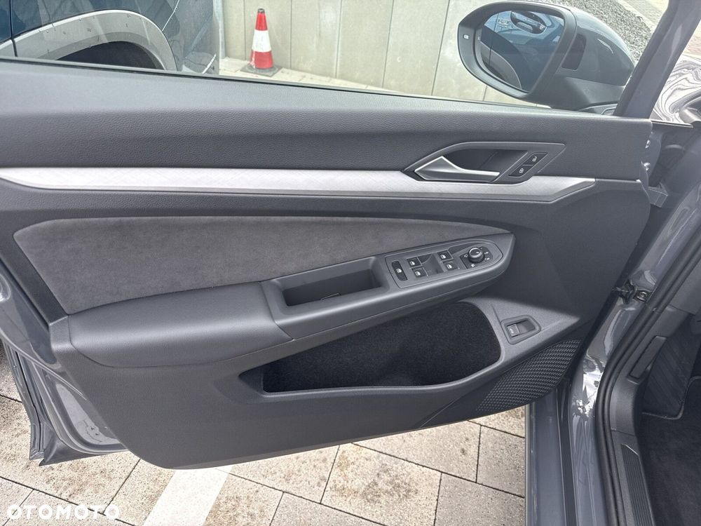 Volkswagen Golf Variant - 10