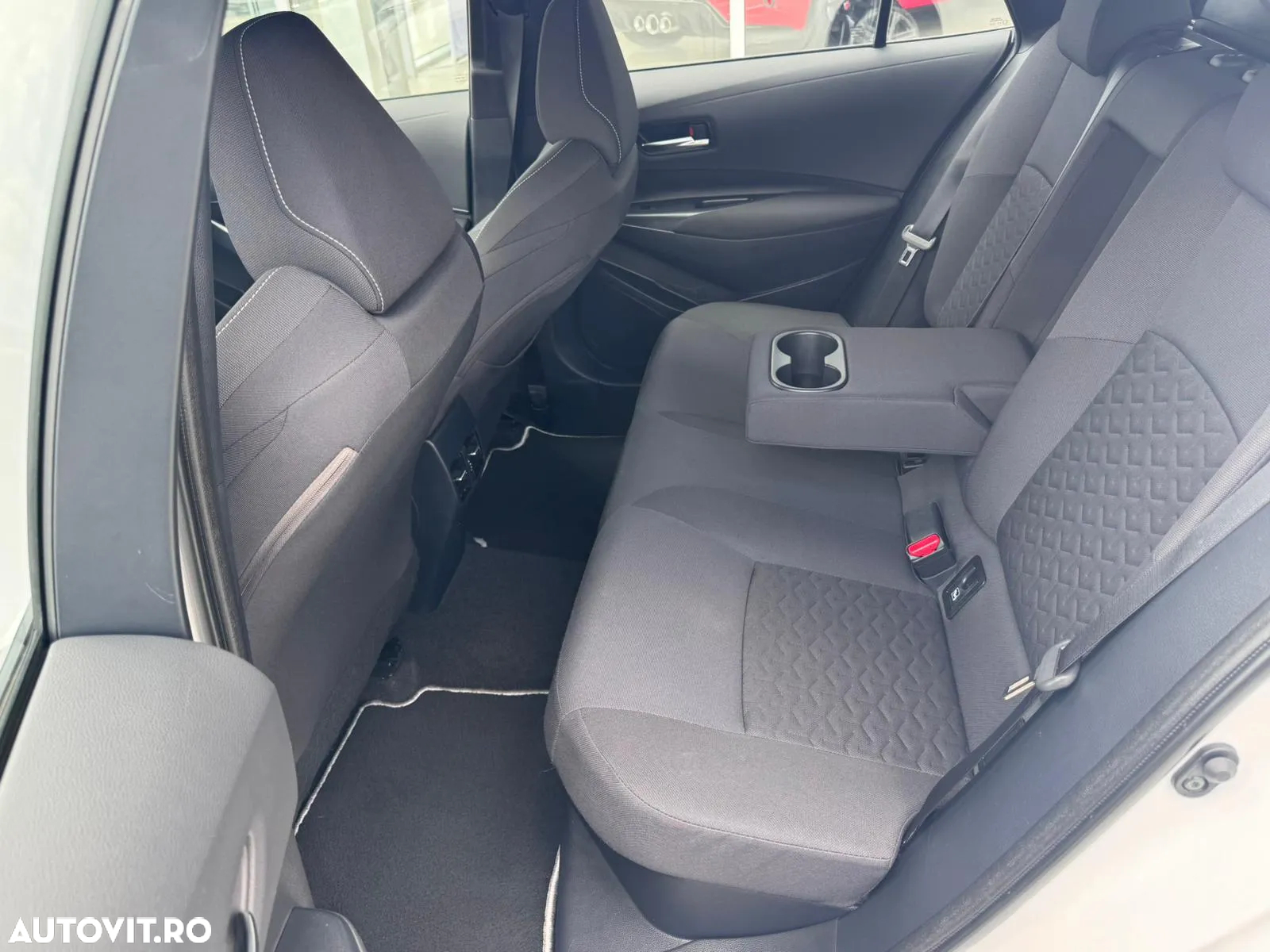 Toyota Corolla 1.8 HSD Dynamic - 11