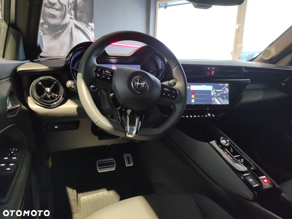 Alfa Romeo Junior 1.2 mHEV Ti eDCT - 14