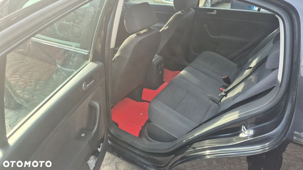 Volkswagen Golf Plus - 9