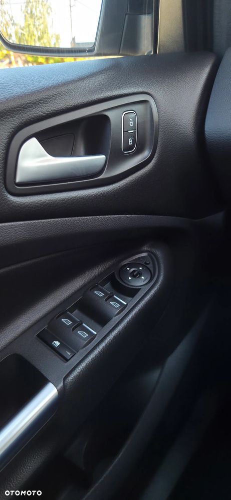 Ford Kuga 1.5 EcoBoost 2x4 Titanium - 23