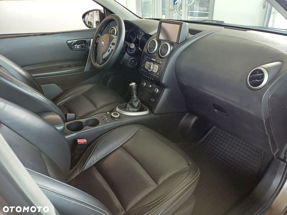 Nissan Qashqai 2.0 dCi 4x4 Tekna Premium - 17