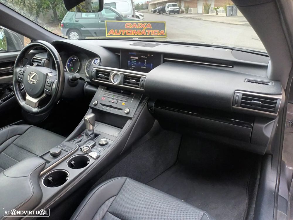Lexus RC 300h F Sport - 12