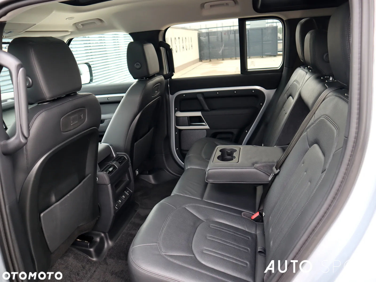 Land Rover Defender - 40