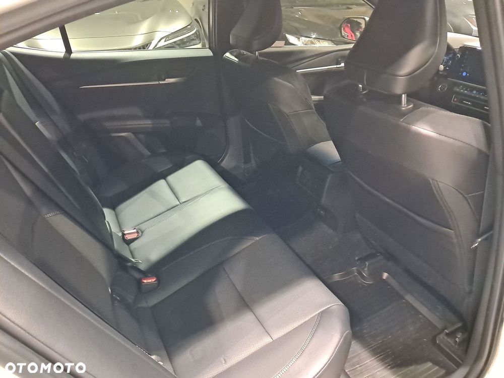 Toyota Camry - 10