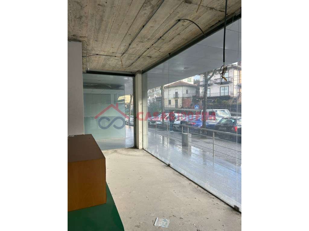 Loja para comércio no centro de Vale de Cambra - Grande imagem: 4/24