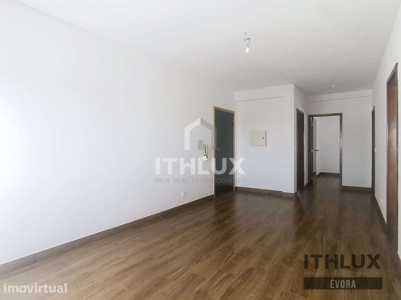 Apartamento T2 renovado e vistas desafogadas no centro de Vila Viçosa - Grande imagem: 2/16