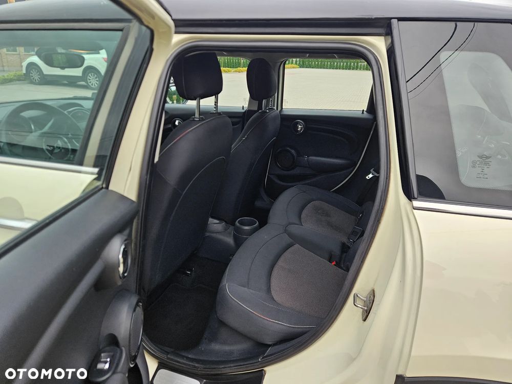 MINI Cooper Standard - 12