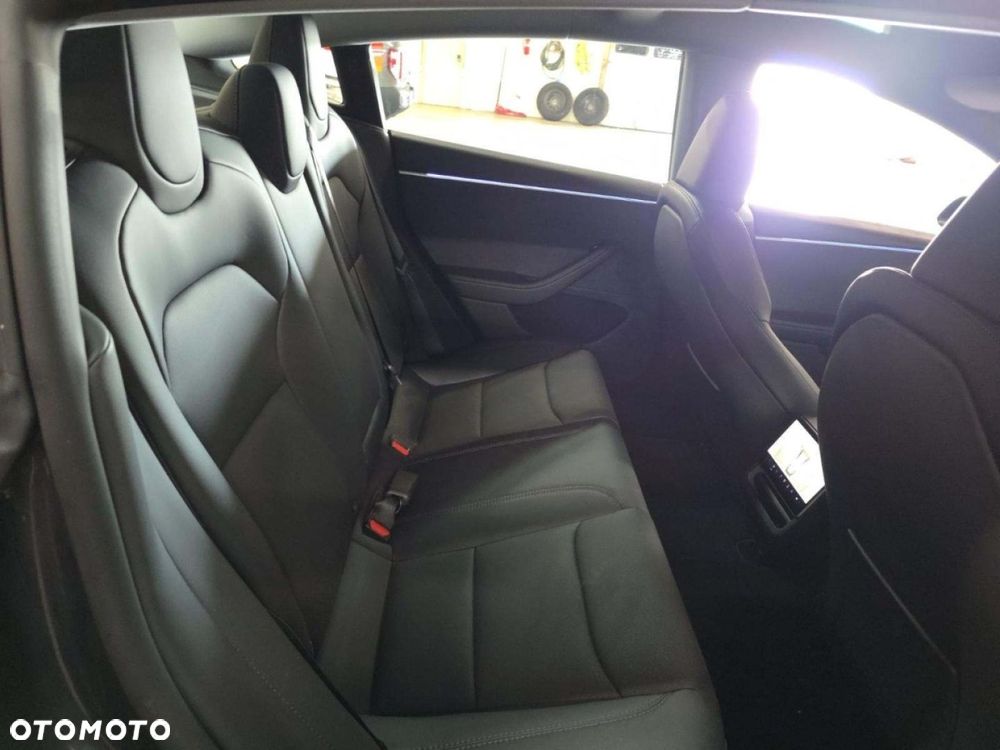 Tesla Model 3 - 9