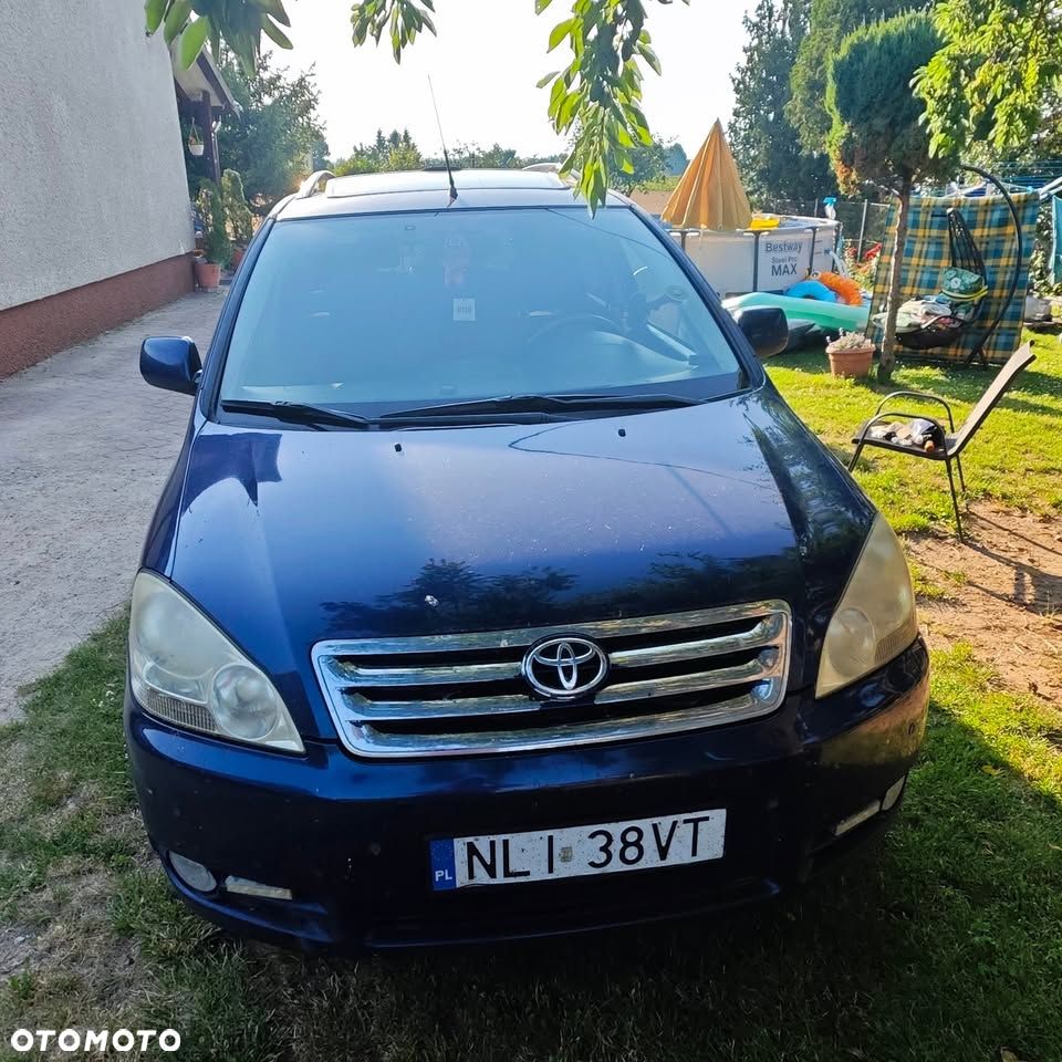 Toyota Avensis Verso - 1