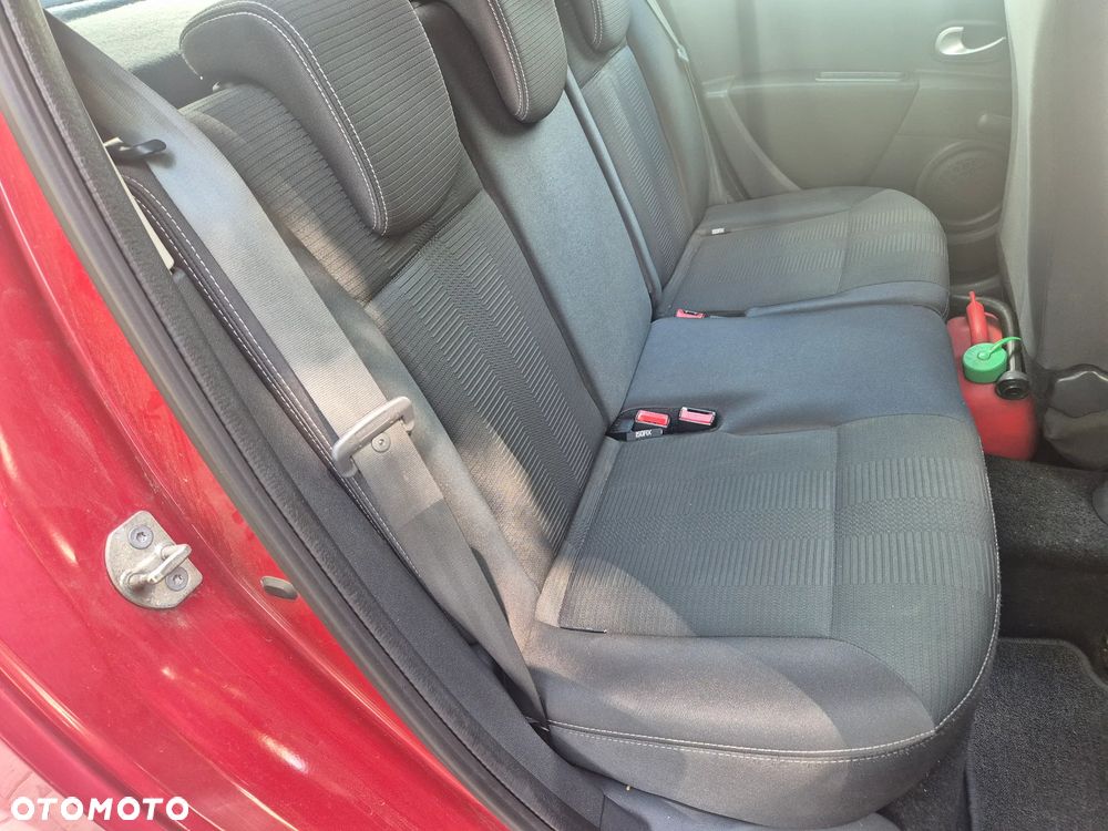 Renault Clio 1.2 16V Privilege - 11