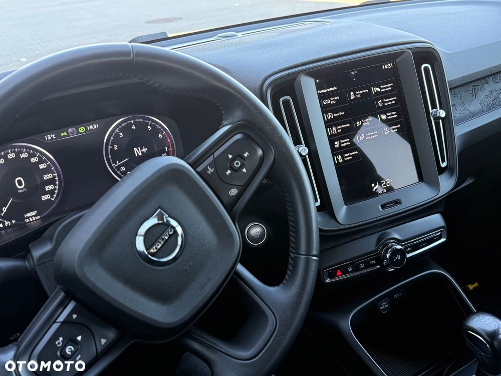 Volvo XC 40 T2 Momentum Core - 26