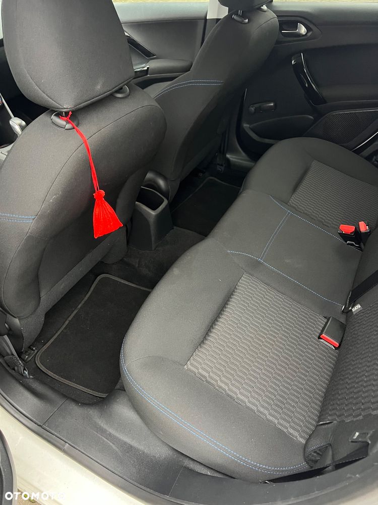 Peugeot 208 1.2 PureTech Style - 7