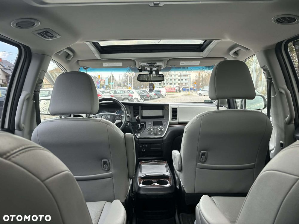 Toyota Sienna 3.5 XLE AWD - 16